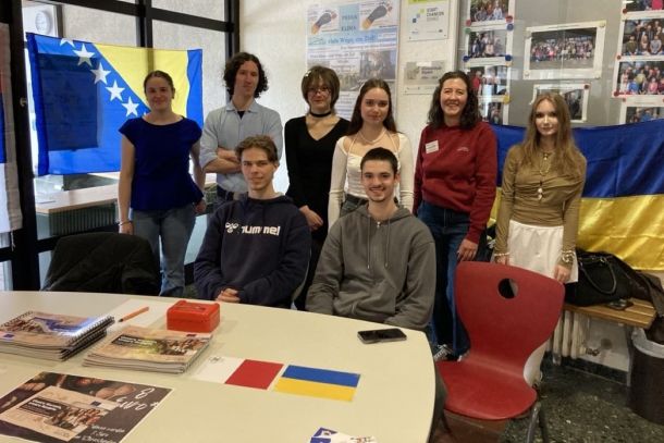 Schüler verkaufen das Kochbuch