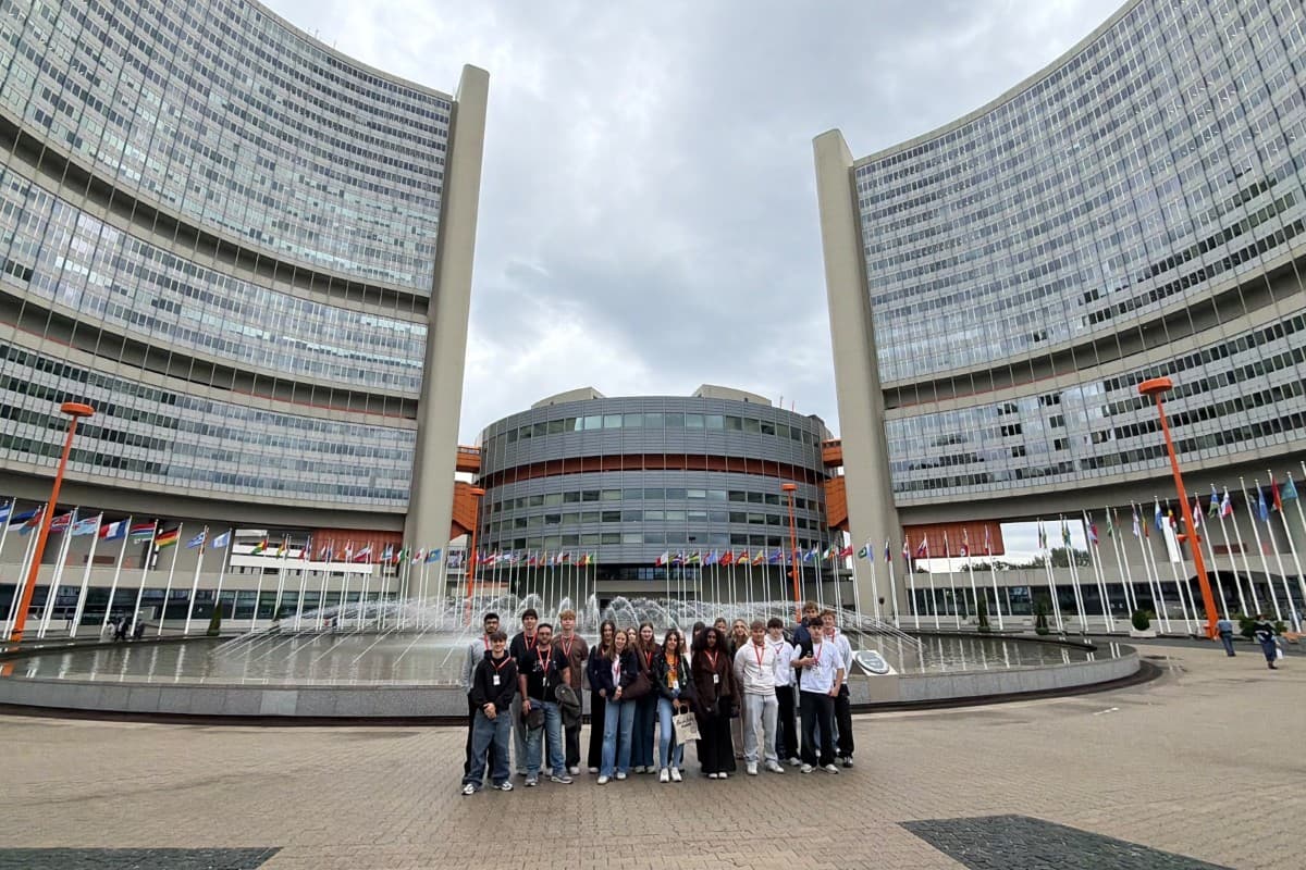 Schülergruppe in der UNO