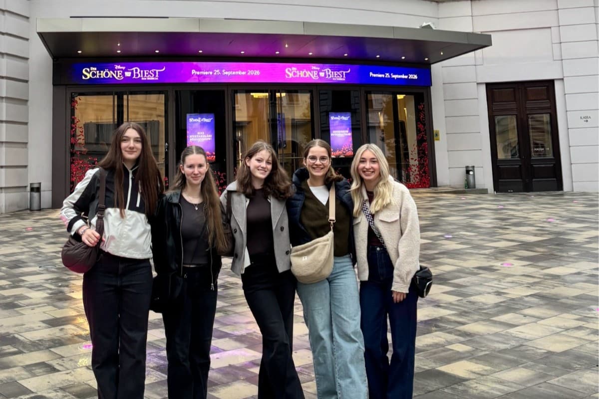 Schüler vor dem Musical