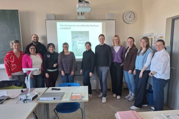 Referentin mit Teilnehmern