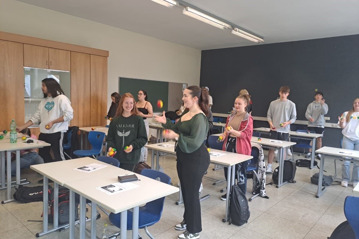 Schülergruppe im Klassenzimmer