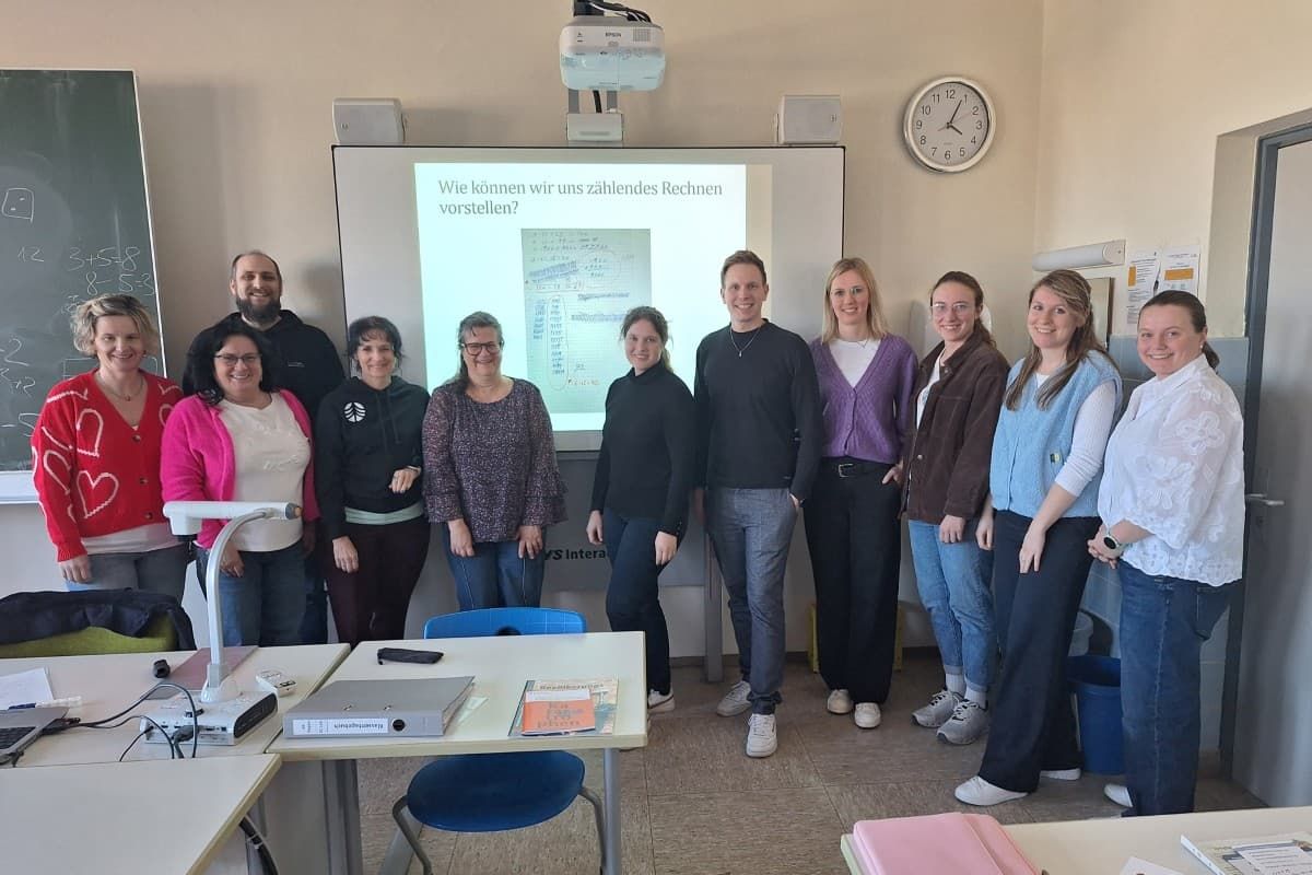 Referentin mit Teilnehmern