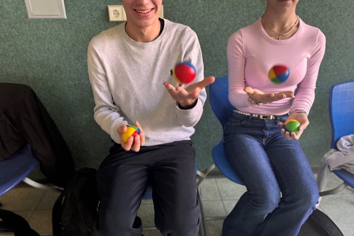 Schüler beim Jonglieren