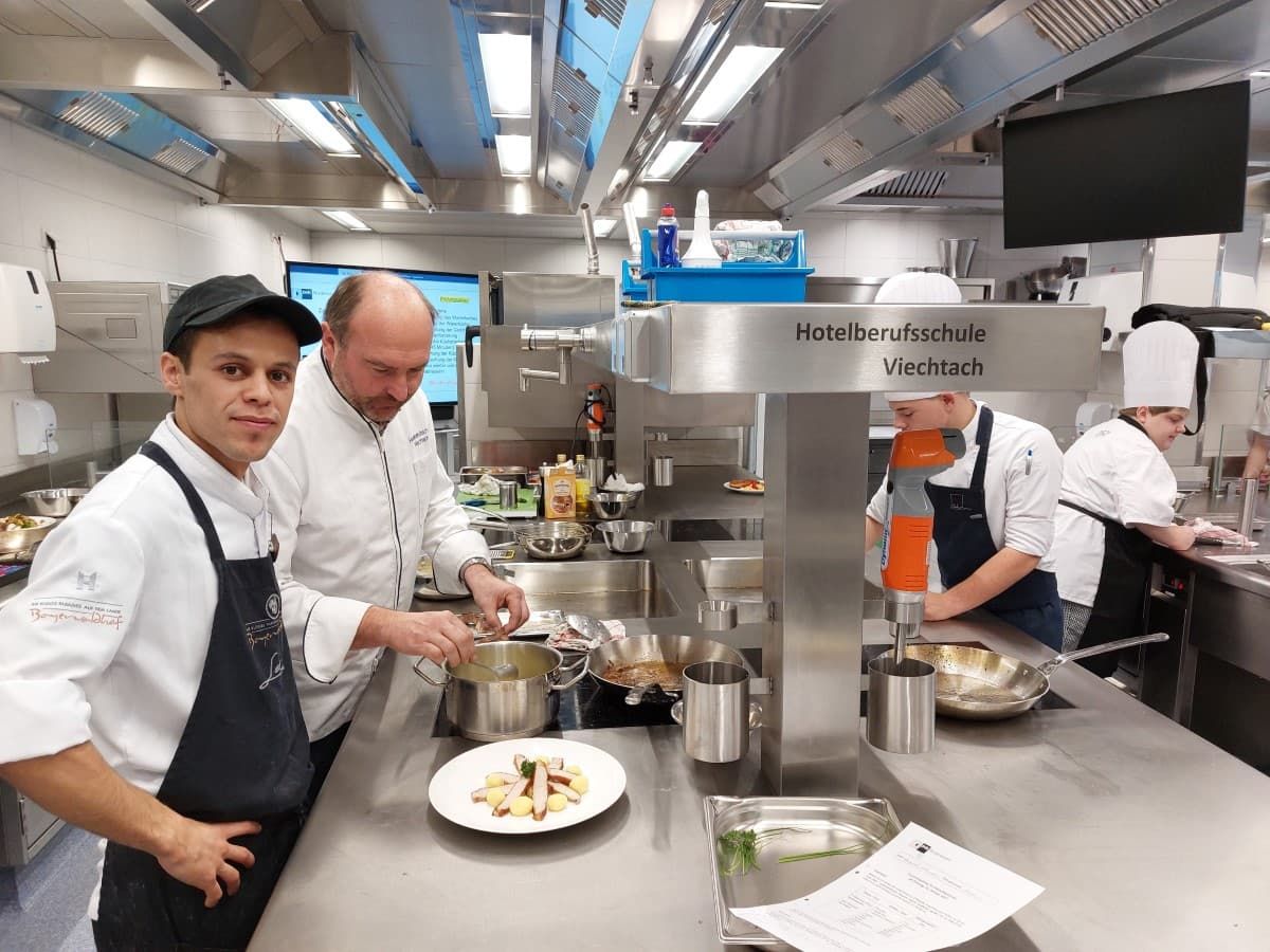 Küchenteam der HBS Viechtach bei der Arbeit